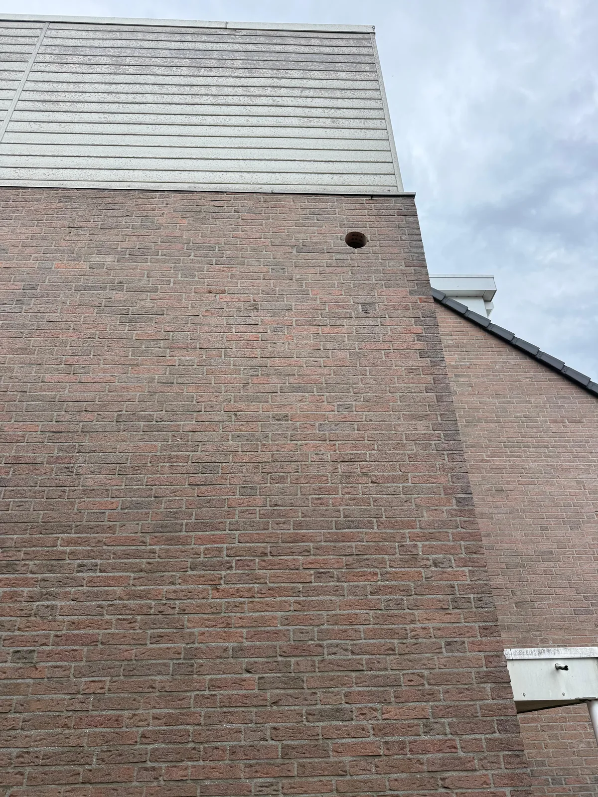 Badkamer ventilatie gat boren Eindhoven - afgewerkte doorvoer