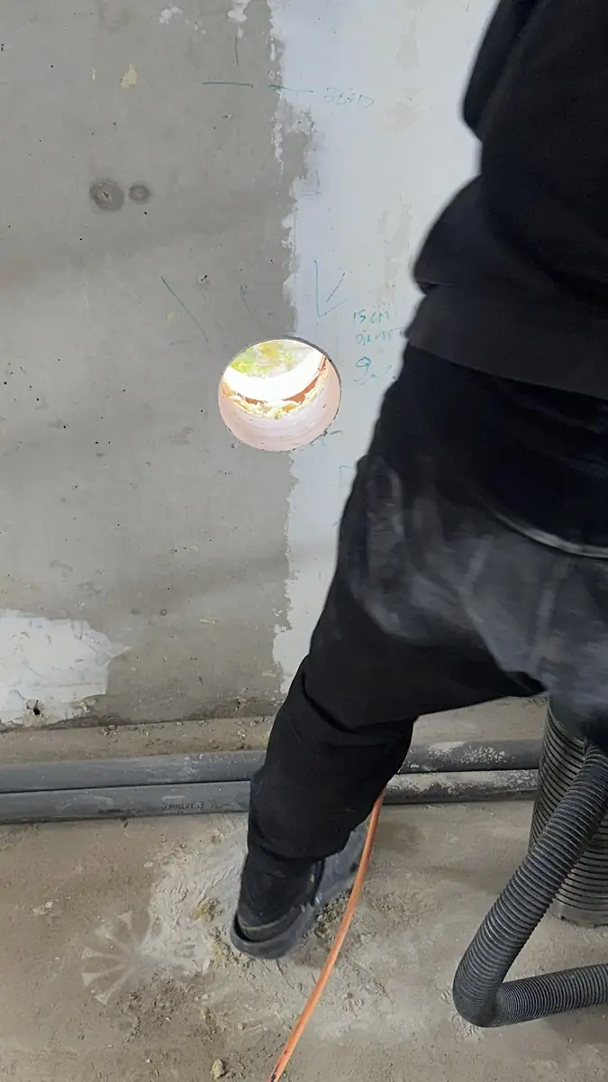 Droog boren met de stofzuiger direct aan de boorkroon