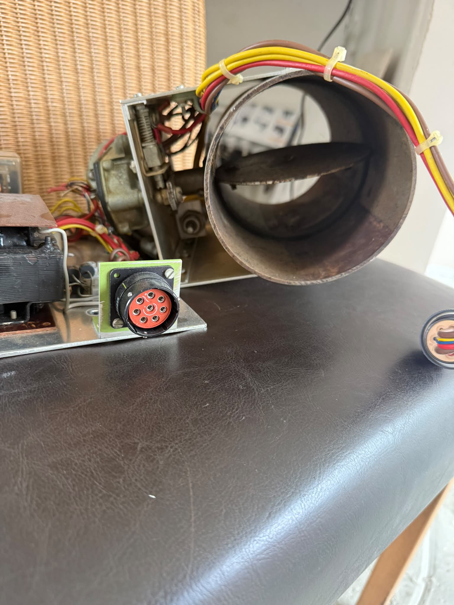 DIY terugslag klep afzuigkap elektronica — relais, transformator, Lada motor