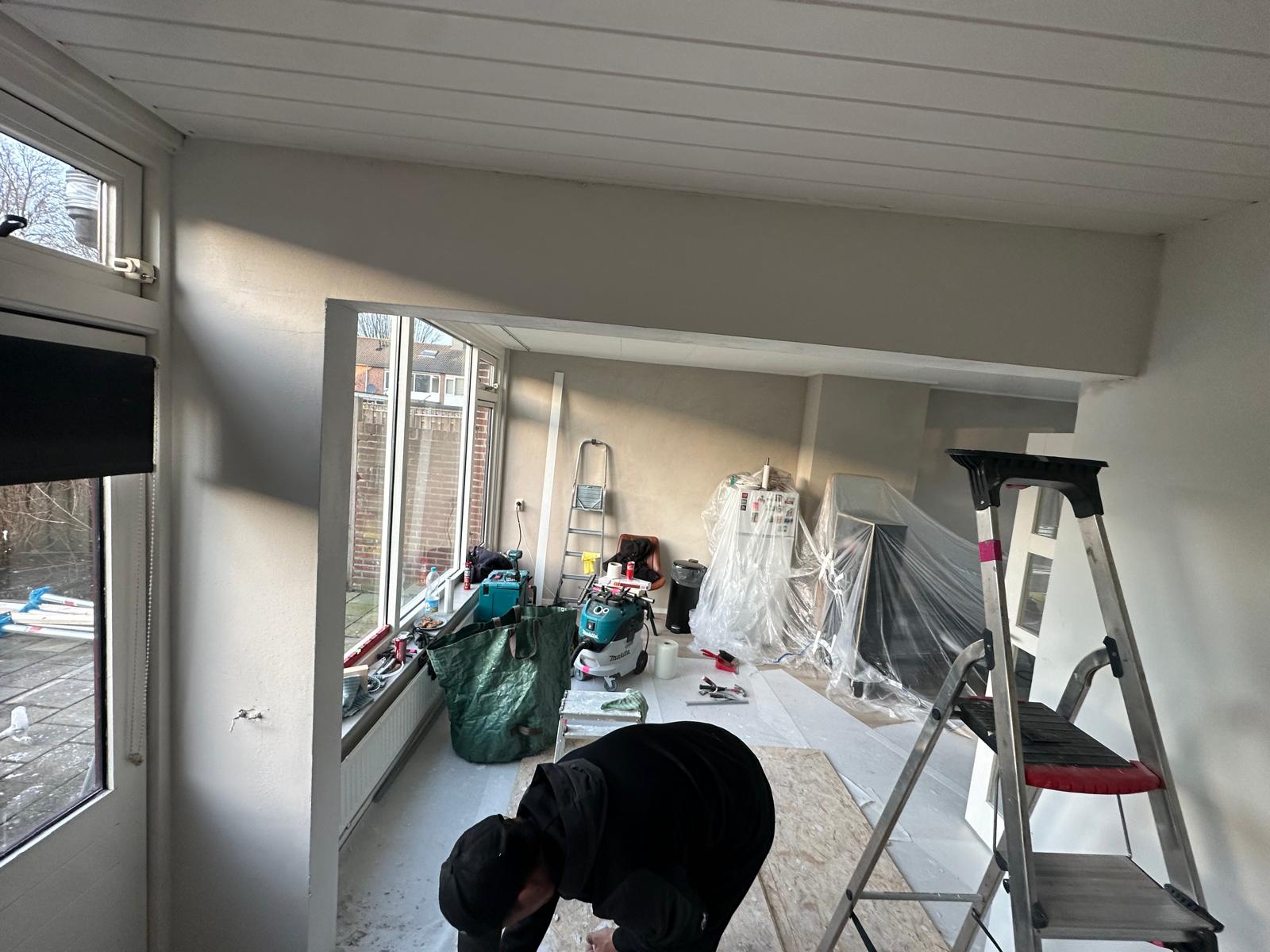 Keuken doorbraak resultaat stucklaar afgewerkt Boorkoning
