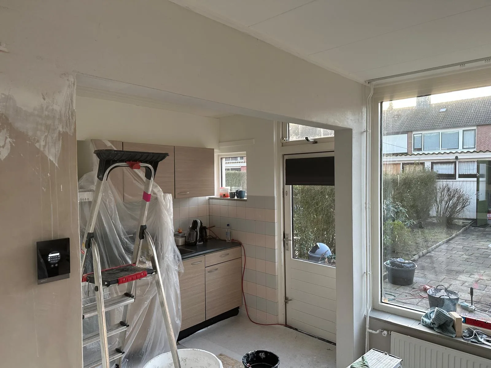 Muuropening maken keuken doorbraak met stalen balk — Boorkoning