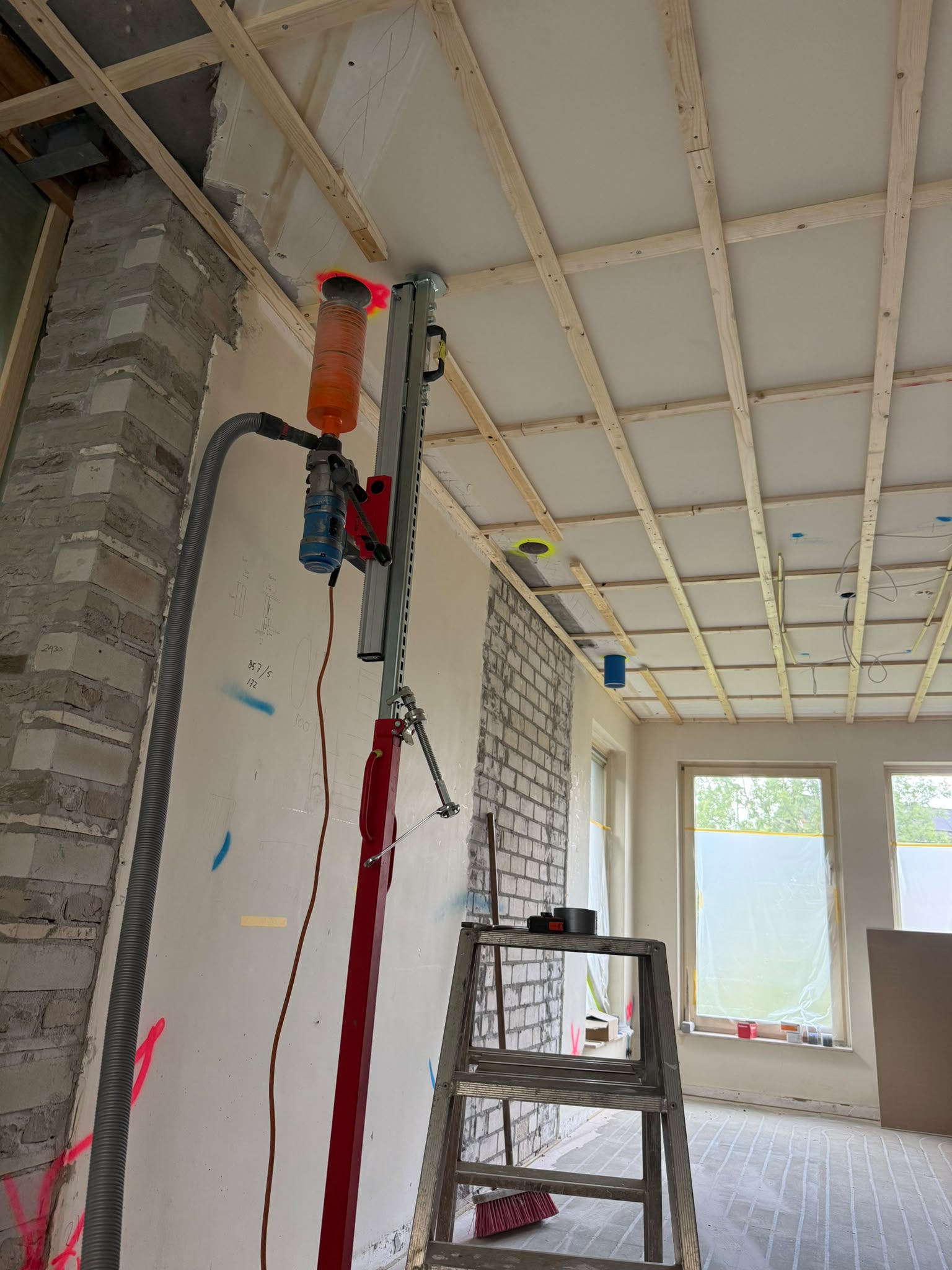 Kernboring WTW ventilatie Veldhoven — diamantboorkroon ondersteboven beton