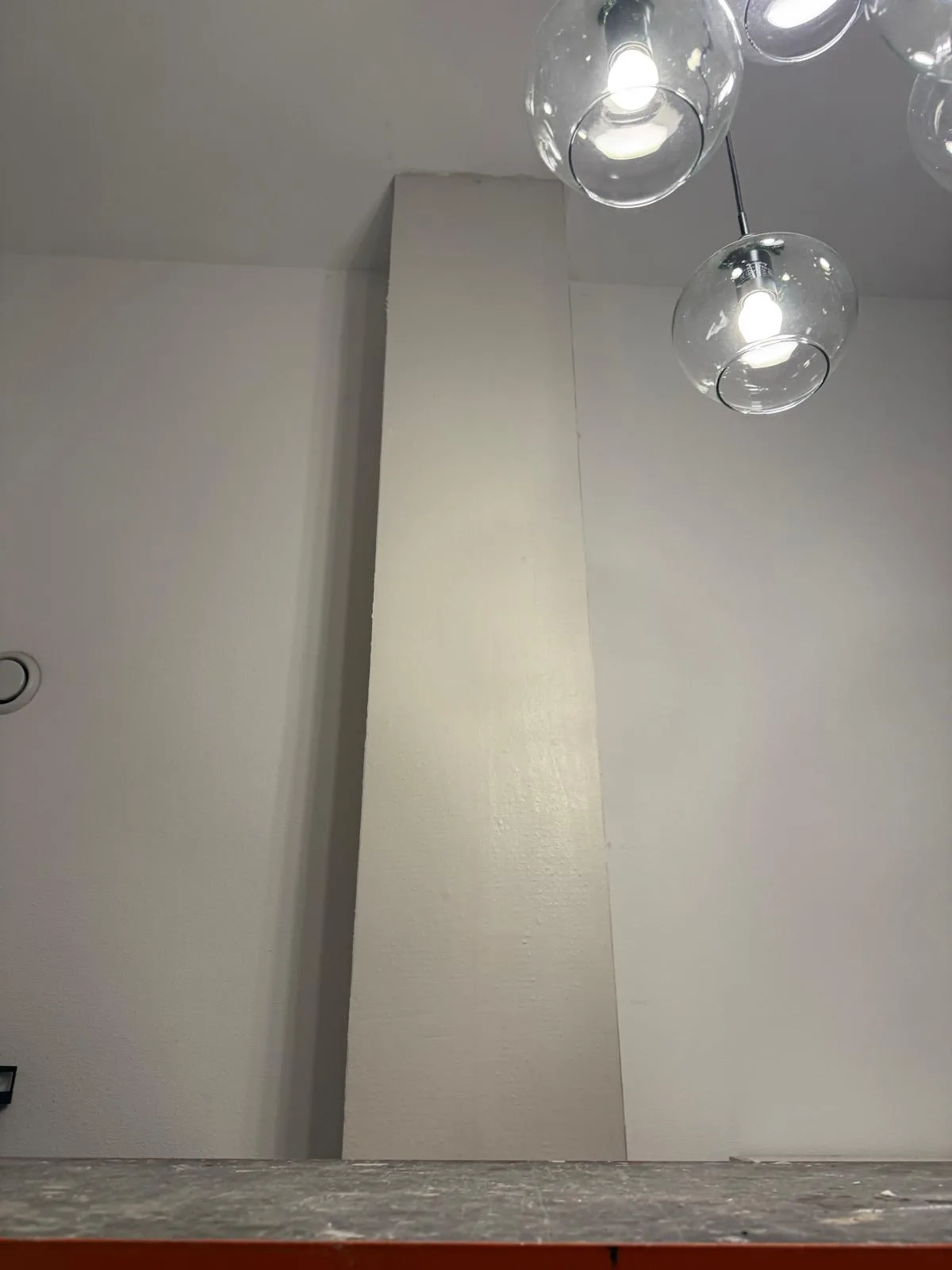 Koof afzuigkap compleet afgewerkt met hoek koof en sfeerverlichting