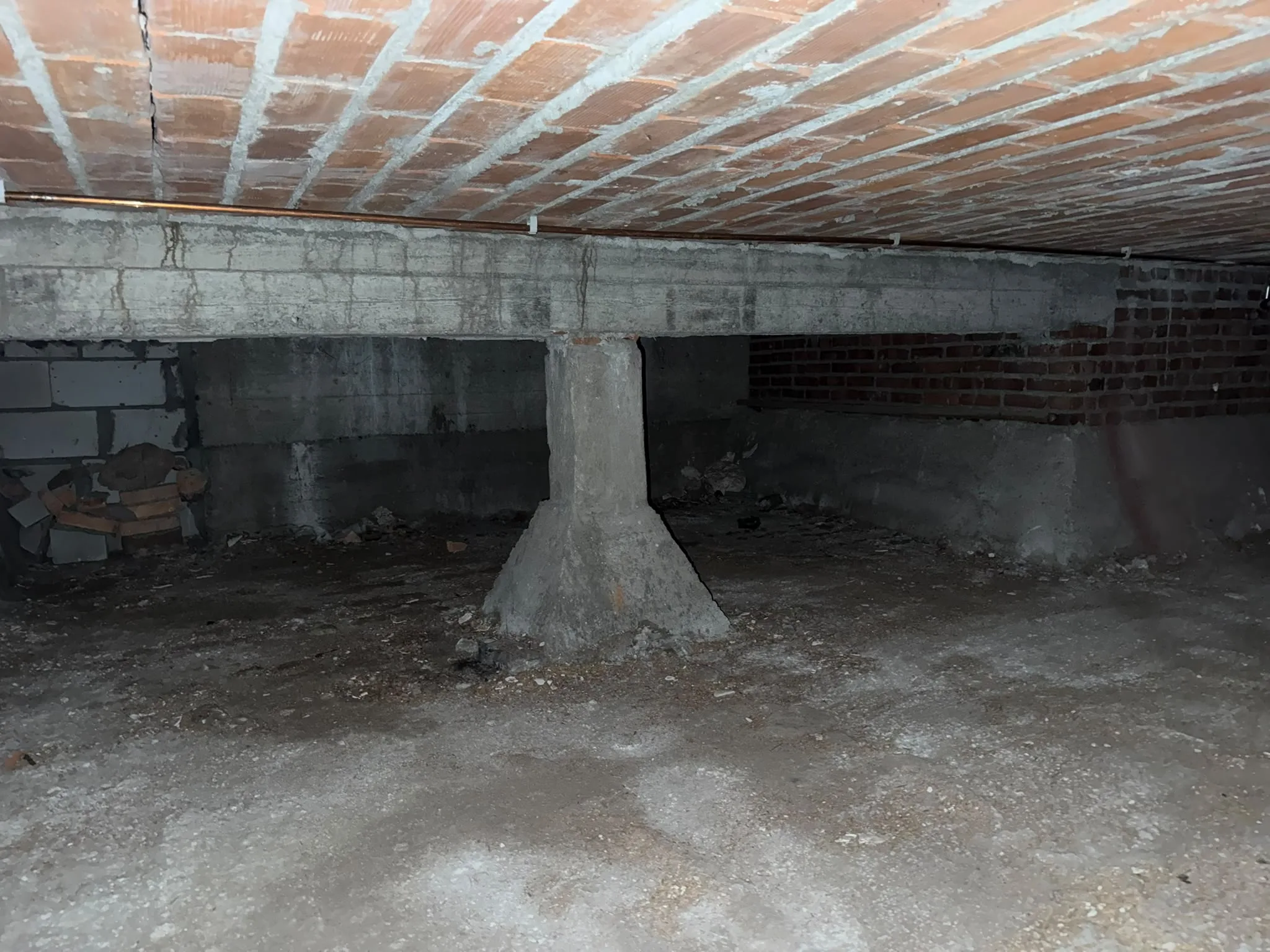 Droge schone kruipruimte na ventilatie — resultaat Boorkoning