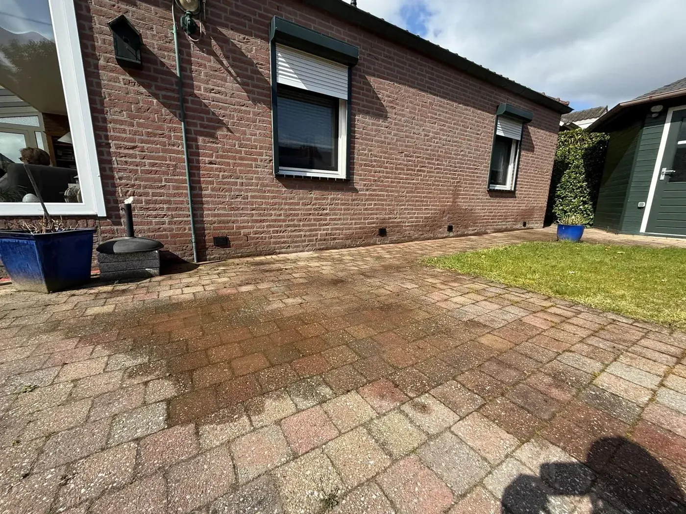 Meerdere ventilatiepunten aan achterzijde woning