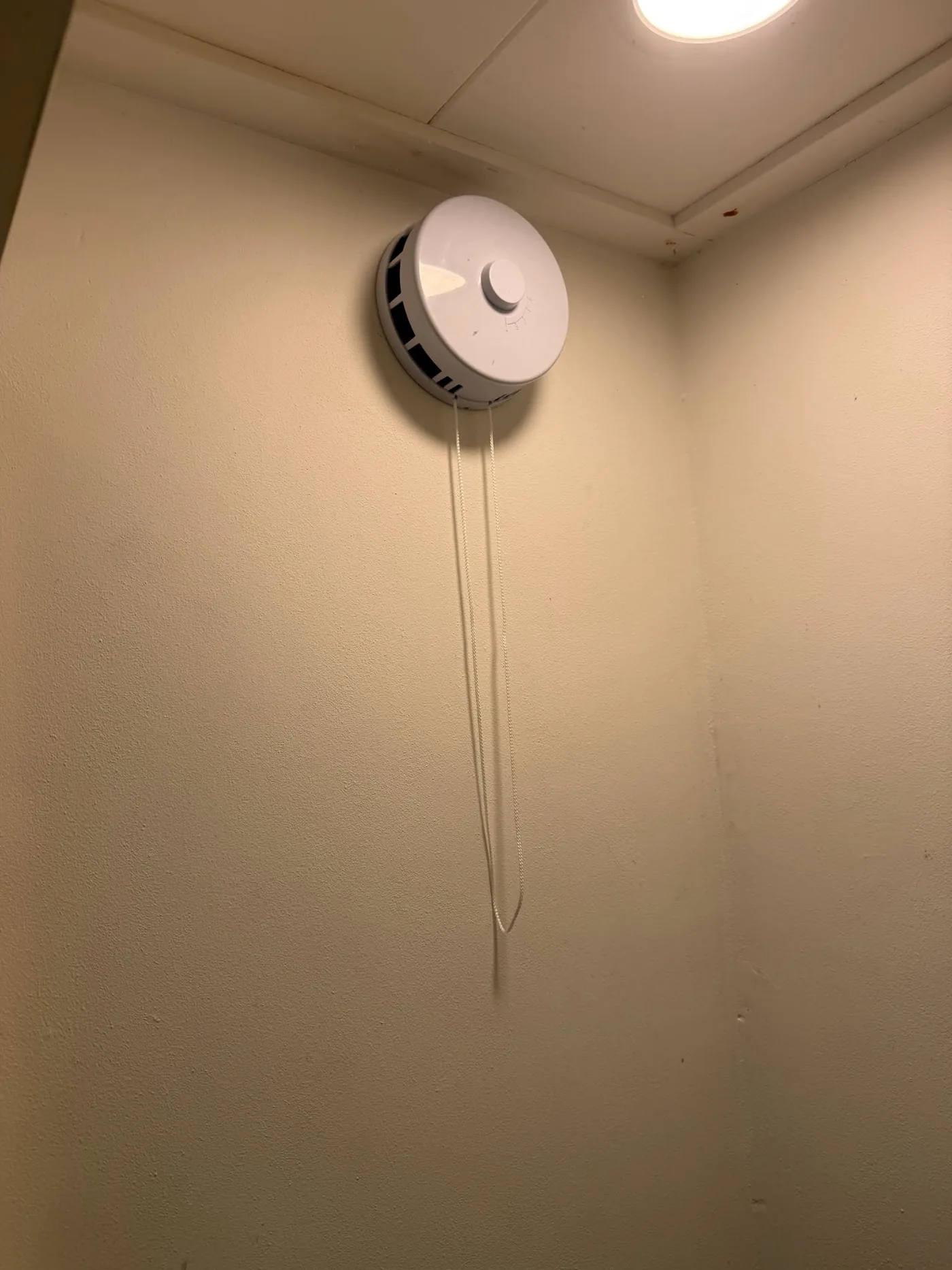 Toevoerventiel voor natuurlijke ventilatie binnen geplaatst — verse luchttoevoer Maarheeze