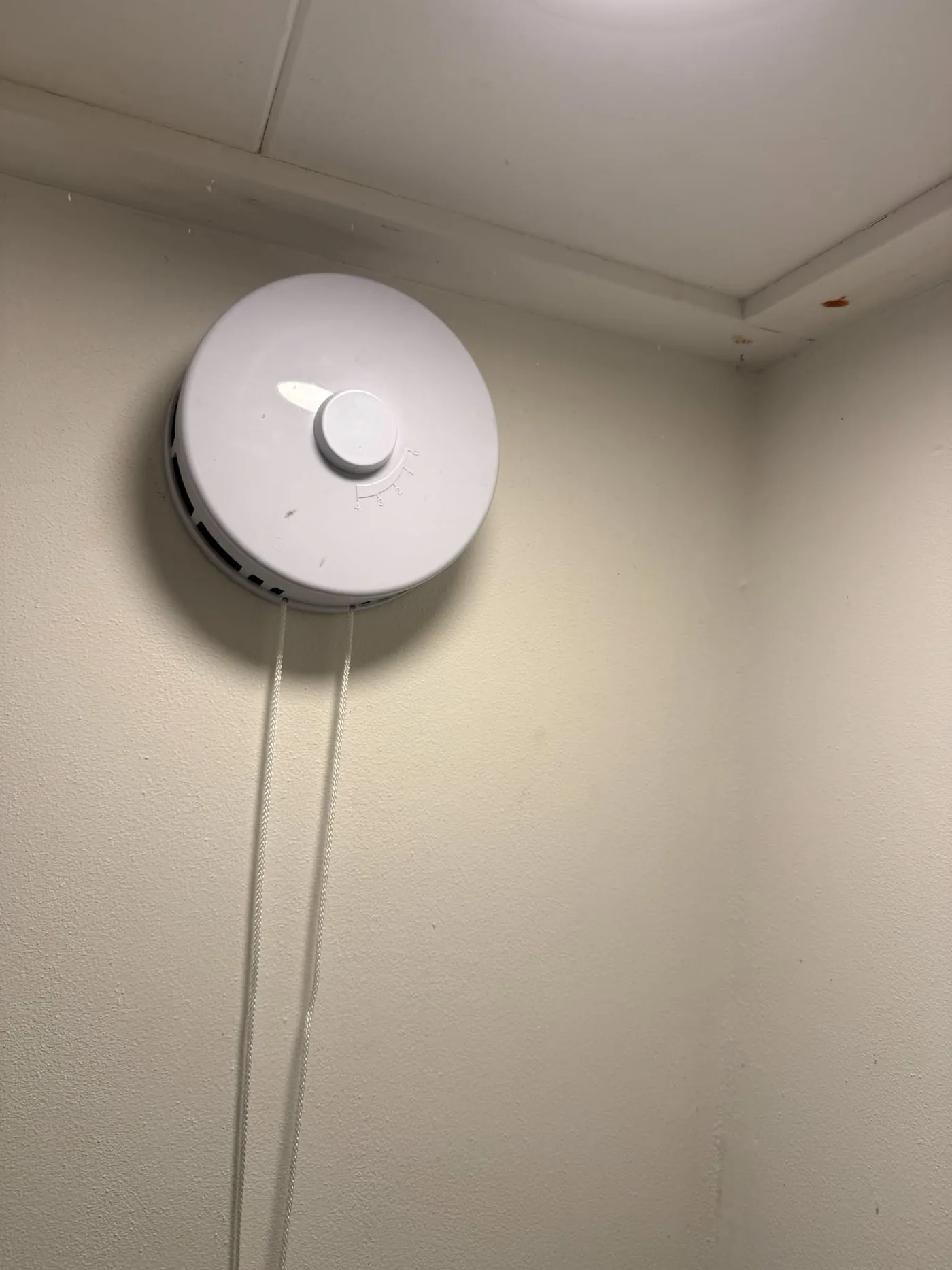 Regelbaar ventilatierooster met 4 standen en dicht — natuurlijke ventilatie Maarheeze