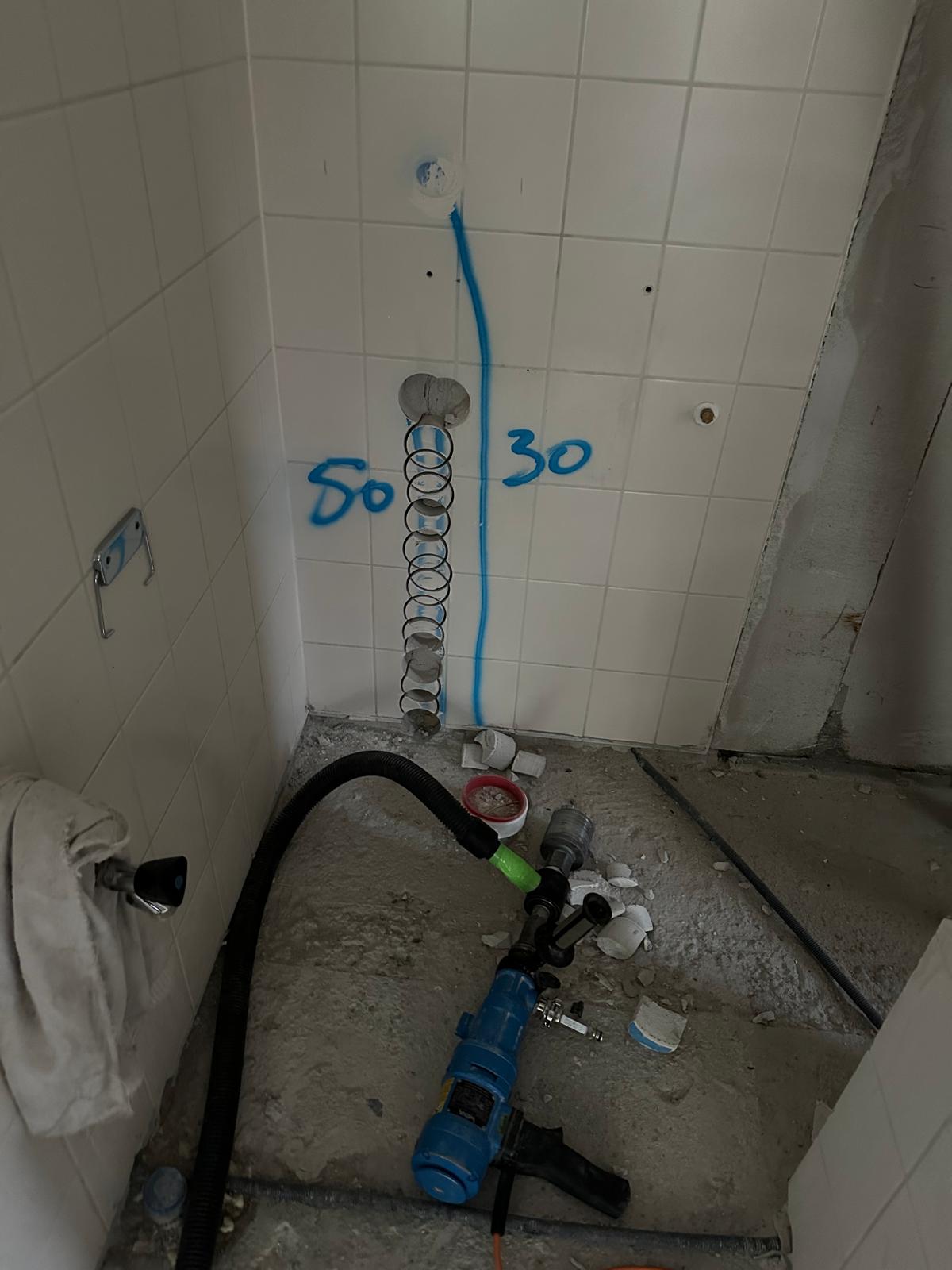 Sleuven frezen badkamer tegels verticale sleuf